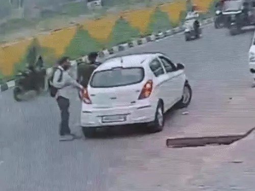 ਦਿੱਲੀ ਧਮਾਕੇ ‘ਚ ਸ਼ਾਮਲ ਹਰਿਆਣਾ ਨੰਬਰ ਦੀ ਕਾਰ ਦਾ ਨਵਾਂ ਵੀਡੀਓ, ਪ੍ਰਦੂਸ਼ਣ ਸਰਟੀਫਿਕੇਟ ਬਣਾਉਂਦੇ ਹੋਏ ਦਿਖਾਈ ਦਿੱਤੇ 3 ਲੋਕ