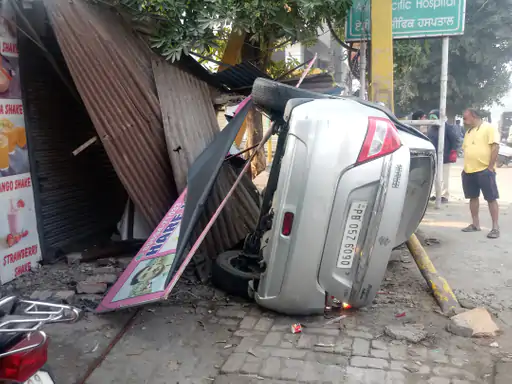 ਕਪੂਰਥਲਾ ਵਿੱਚ ਬ੍ਰੇਕ ਫੇਲ੍ਹ ਹੋਣ ਕਾਰਨ ਕਾਰ ਦੁਕਾਨ ਵਿੱਚ ਵੜ੍ਹੀ, ਇੱਕ ਦੀ ਮੌਤ