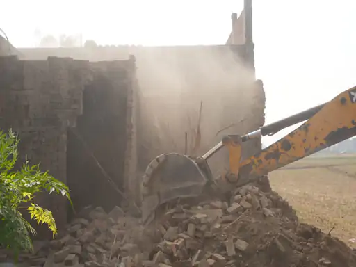 ਅੰਮ੍ਰਿਤਸਰ ‘ਚ ਨਸ਼ਾ ਤਸਕਰ ਦੇ ਘਰ ‘ਤੇ ਚੱਲਿਆ ਬੁਲਡੋਜ਼ਰ, ਸਰਕਾਰੀ ਜ਼ਮੀਨ ‘ਤੇ ਕੀਤਾ ਹੋਇਆ ਸੀ ਕਬਜ਼ਾ