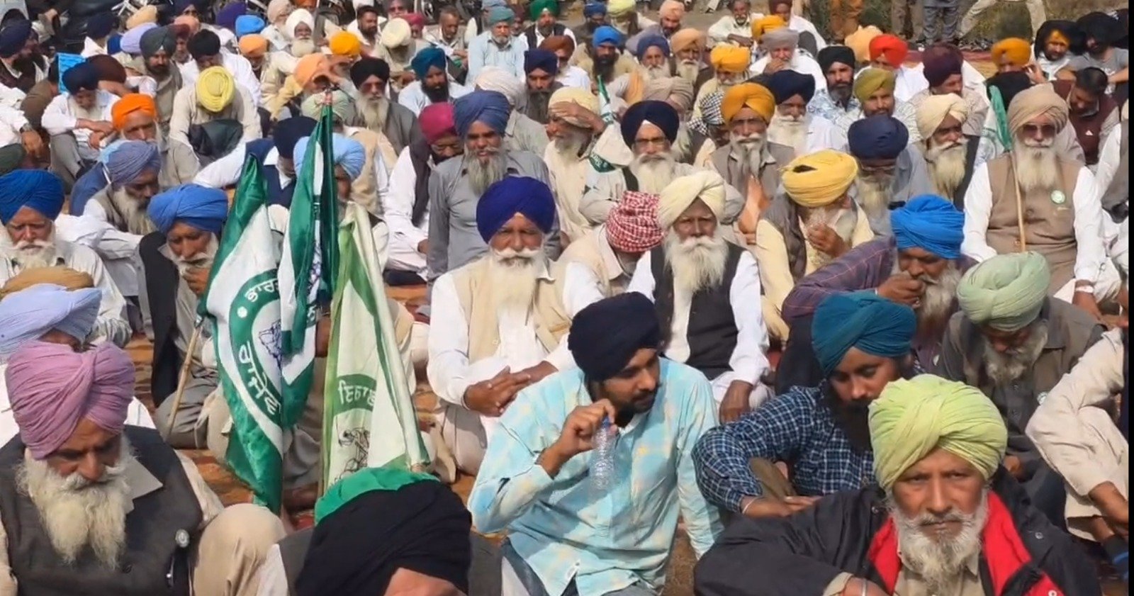 ਕਿਸਾਨਾਂ ਨੇ ਇੰਝ ਬਰਾਮਦ ਕੀਤਾ ਸ਼ੰਭੂ ਬਾਰਡਰ ਤੋਂ ਚੋਰੀ ਹੋਇਆ ਦਾ ਸਾਮਾਨ, ਰੋਸ ‘ਚ 19 ਦਸੰਬਰ ਨੂੰ ਰੇਲਵੇ ਟ੍ਰੈਕ ਜਾਮ ਕਰਨ ਦੀ ਦਿੱਤੀ ਚੇਤਾਵਨੀ