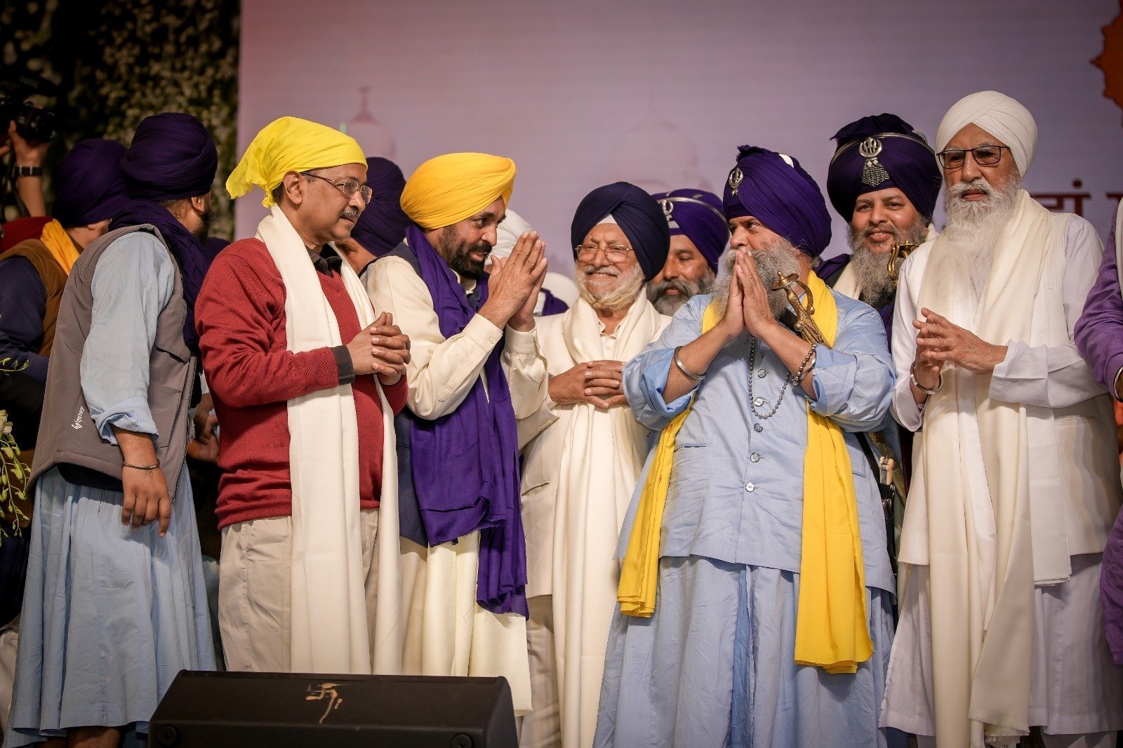ਸੀਐਮ ਮਾਨ ਤੇ ਕੇਜਰੀਵਾਲ ਨੇ ਗੁਰੂ ਤੇਗ ਬਹਾਦਰ ਦੇ 350ਵੇਂ ਸ਼ਹੀਦੀ ਦਿਵਸ ਸਬੰਧੀ ਸ੍ਰੀ ਅਖੰਡ ਪਾਠ ਸਾਹਿਬ ਦੇ ਭੋਗ ਸਮਾਗਮ ‘ਚ ਲਿਆ ਹਿੱਸਾ