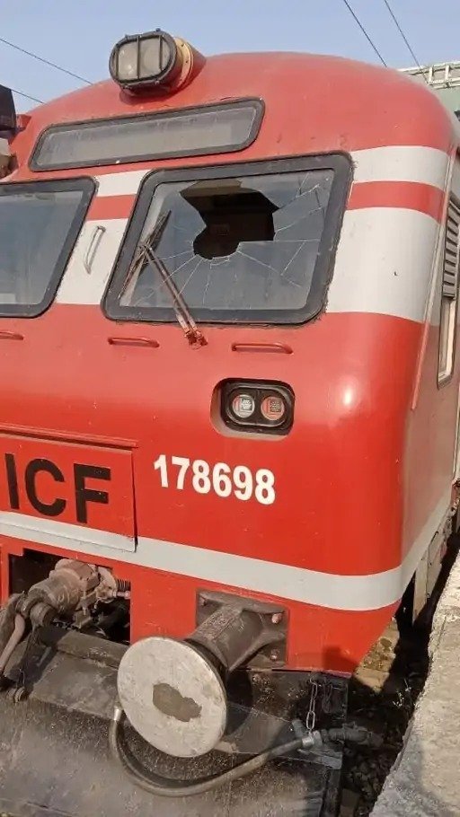 ਚਲਦੀ ਟਰੇਨ ‘ਚ ਟਕਰਾਈ ਚੀਲ, ਵਿੰਡਸ਼ੀਲਡ ਟੁੱਟਣ ਕਾਰਨ ਜਖ਼ਮੀ ਹੋਇਆ ਪਾਇਲਟ