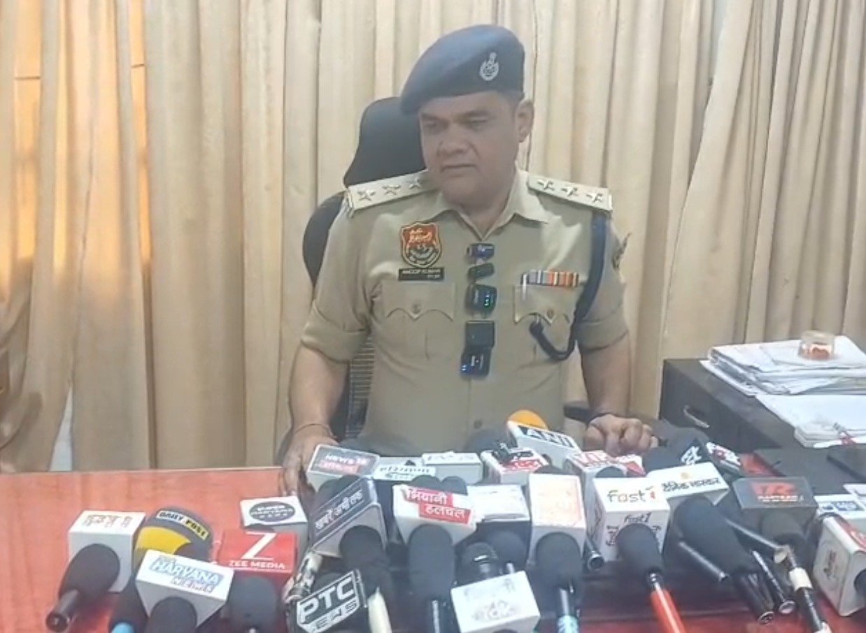 भिवानी जिला में गोलीबारी की घटनाओं में संलिप्त तीन आरोपियों को पुलिस ने पकड़ा : डीएसपी अनुप कुमार