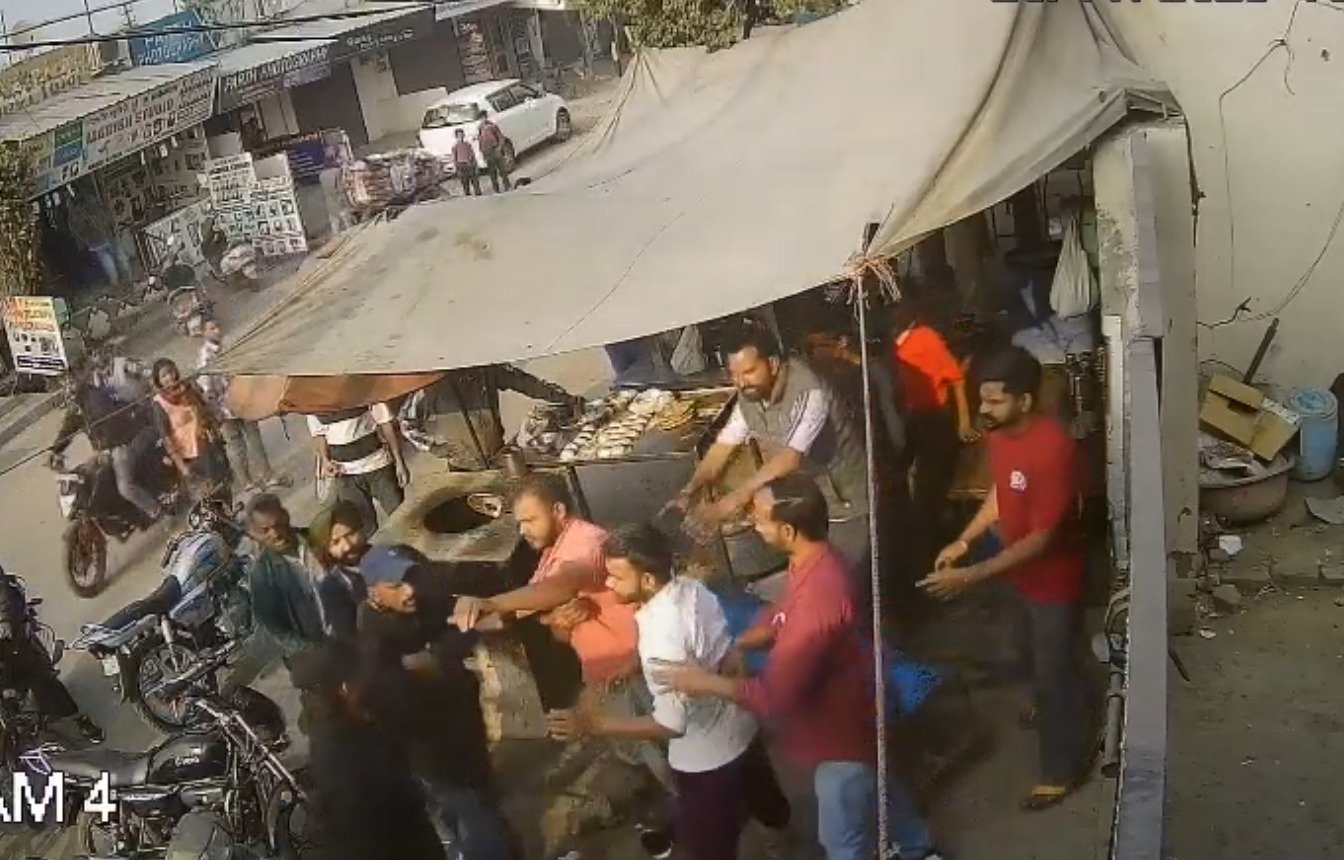 ‘ਨਾਨ’ ਸਟਾਲ ‘ਤੇ ਭਿੜੇ ਗਾਹਕ ਤੇ ਵਿਕਰੇਤਾ, ਜਾਣੋ ਕਿਉਂ ਗਰਮ ਹੋਇਆ ਮਾਮਲਾ