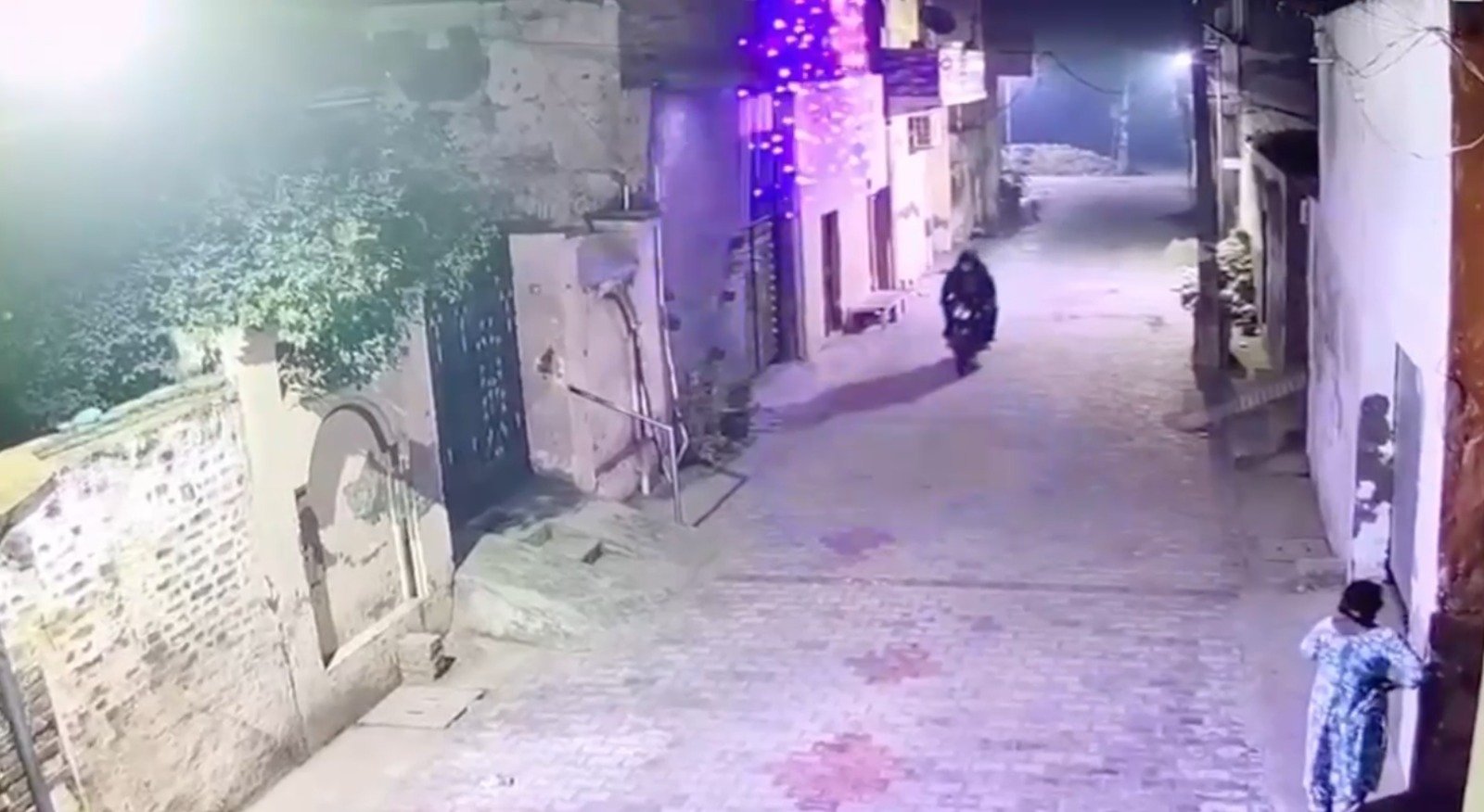 ਪਿੰਡ ਸ਼ਾਹਜਹਾਨਪੁਰ ‘ਚ ਗੋਲੀਬਾਰੀ ਮਾਮਲਾ, ਪੁਲਿਸ ਨੇ ਕੀਤਾ ਮਾਮਲਾ ਦਰਜ, ਪ੍ਰਤਾਪ ਸਿੰਘ ਬਾਜਵਾ ਨੇ ਟਵੀਟ ਕਰ ਘਟਨਾ ਦੀ ਕੀਤੀ ਨਿਖੇਧੀ