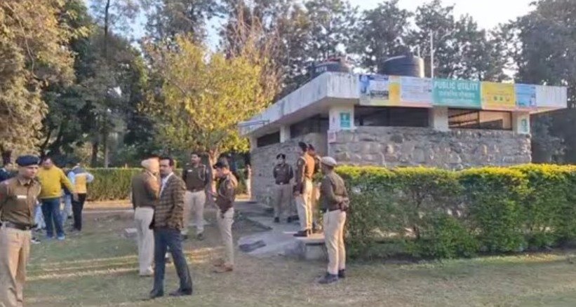 Chandigarh Rose Garden ‘ਚ ਮਿਲੀ ਔਰਤ ਦੀ ਲਾਸ਼ ਦਾ ਅੱਜ ਹੋਵੇਗਾ ਪੋਸਟਮਾਰਟਮ, ਸੀਸੀਟੀਵੀ ਤਸਵੀਰਾਂ ਦੇ ਆਧਾਰ ‘ਤੇ ਪੁਲਿਸ ਕਰ ਰਹੀ ਹੈ ਜਾਂਚ