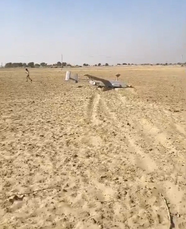 ਸਰਹੱਦ ‘ਤੇ ਦਹਿਸ਼ਤ! ਜੈਸਲਮੇਰ ਖੇਤਾਂ ‘ਚ ਹਾਈ-ਟੈਕ UAV ਡਰੋਨ ਦੀ ਅਚਾਨਕ ਲੈਂਡਿੰਗ, ਪਾਕਿਸਤਾਨ ਨਾਲ ਸਬੰਧ ਹੋਣ ਦਾ ਸ਼ੱਕ
