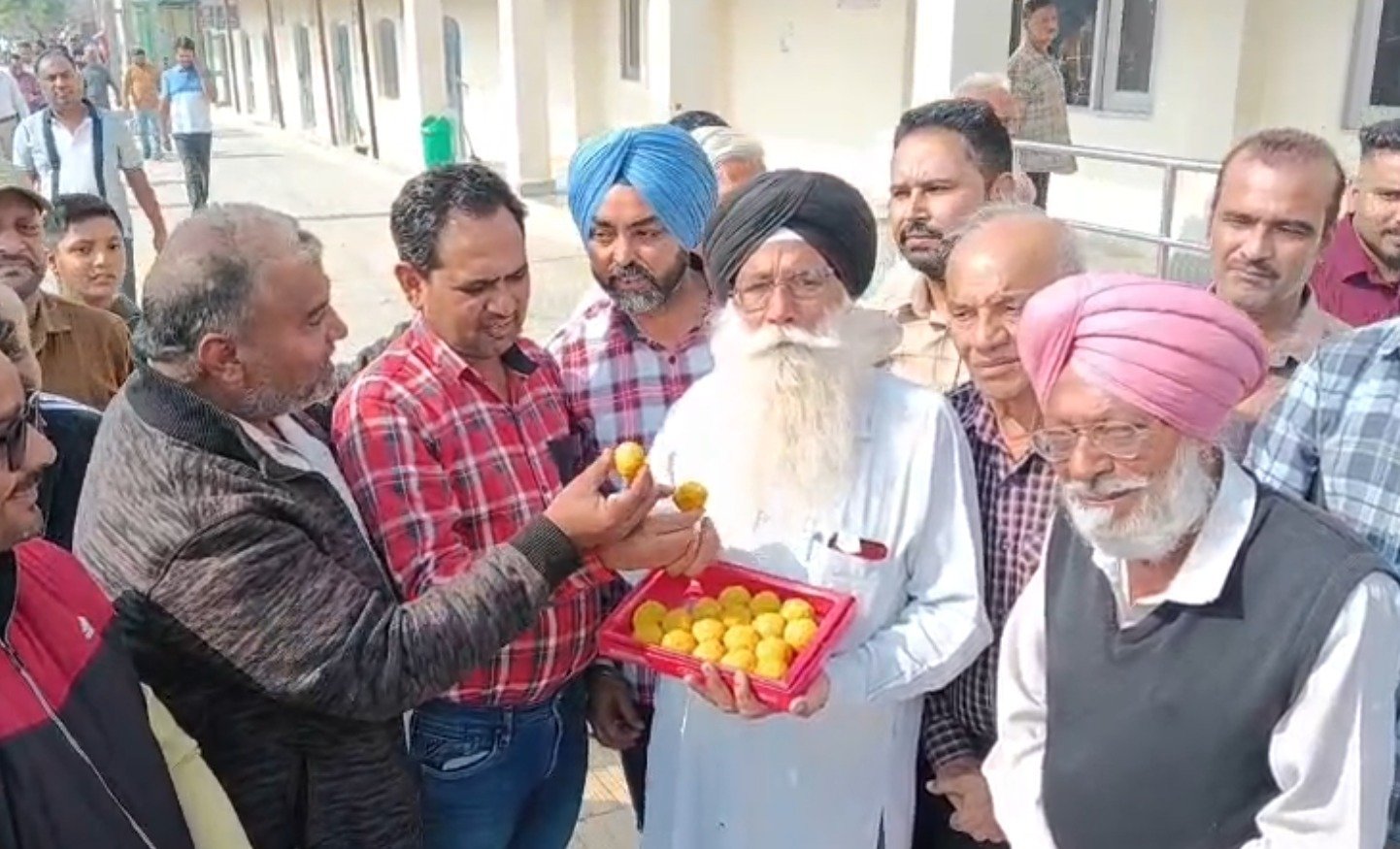 ਬੰਦੇ ਭਾਰਤ ਟਰੇਨ ਨੂੰ ਲੈ ਕੇ ਬਰਨਾਲਾ ਵਿੱਚ ਖੁਸ਼ੀ ਦੀ ਲਹਿਰ, ਲੋਕਾਂ ਨੇ ਮੰਤਰੀ ਰਵਨੀਤ ਬਿੱਟੂ ਦਾ ਕੀਤਾ ਧੰਨਵਾਦ  