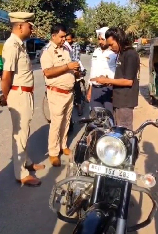 पंचकूला ट्रैफिक पुलिस ने 16 दुपहिया वाहनों के चालान काटे, 11 वाहन किए जब्त, 3 लाख से ज़्यादा का लगाया जुर्माना