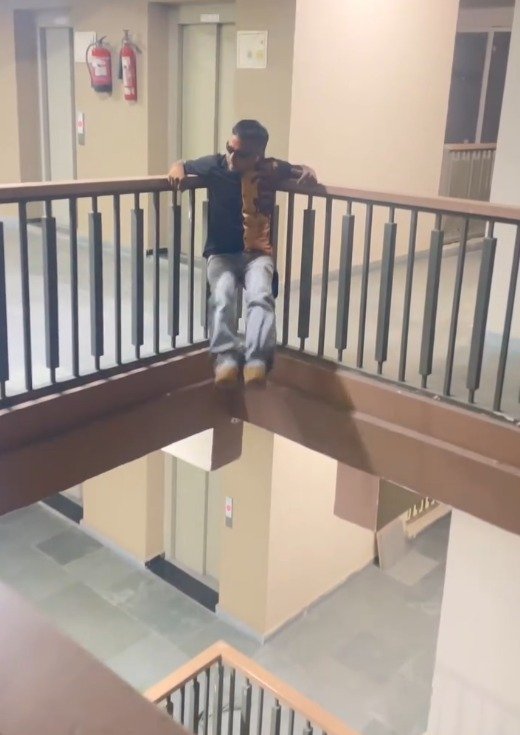 ਜਲੰਧਰ ਦੇ ਨੌਜਵਾਨ ਦਾ ਖ਼ਤਰਨਾਕ ਸਟੰਟ, ਲੋਕ ਦੇਖ ਹੋ ਰਹੇ ਨੇ ਹੈਰਾਨ, ਸੋਸ਼ਲ ਮੀਡੀਆ ‘ਤੇ ਵੀਡੀਓ ਵਾਇਰਲ