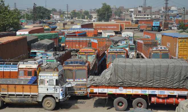 ਪੰਜਾਬ ਮਹਿੰਗੀ ਹੋਈ ਗੱਡੀਆਂ ਦੀ ਐਂਟਰੀ, 1000 ਤੋਂ ਤਿੰਨ ਹਜ਼ਾਰ ਲੱਗੇਗੀ ਫ਼ੀਸ, ਜਾਣੋ ਕਿਹੜੇ ਵਾਹਨਾਂ ਲਈ ਬਣਿਆ ਬੋਝ…