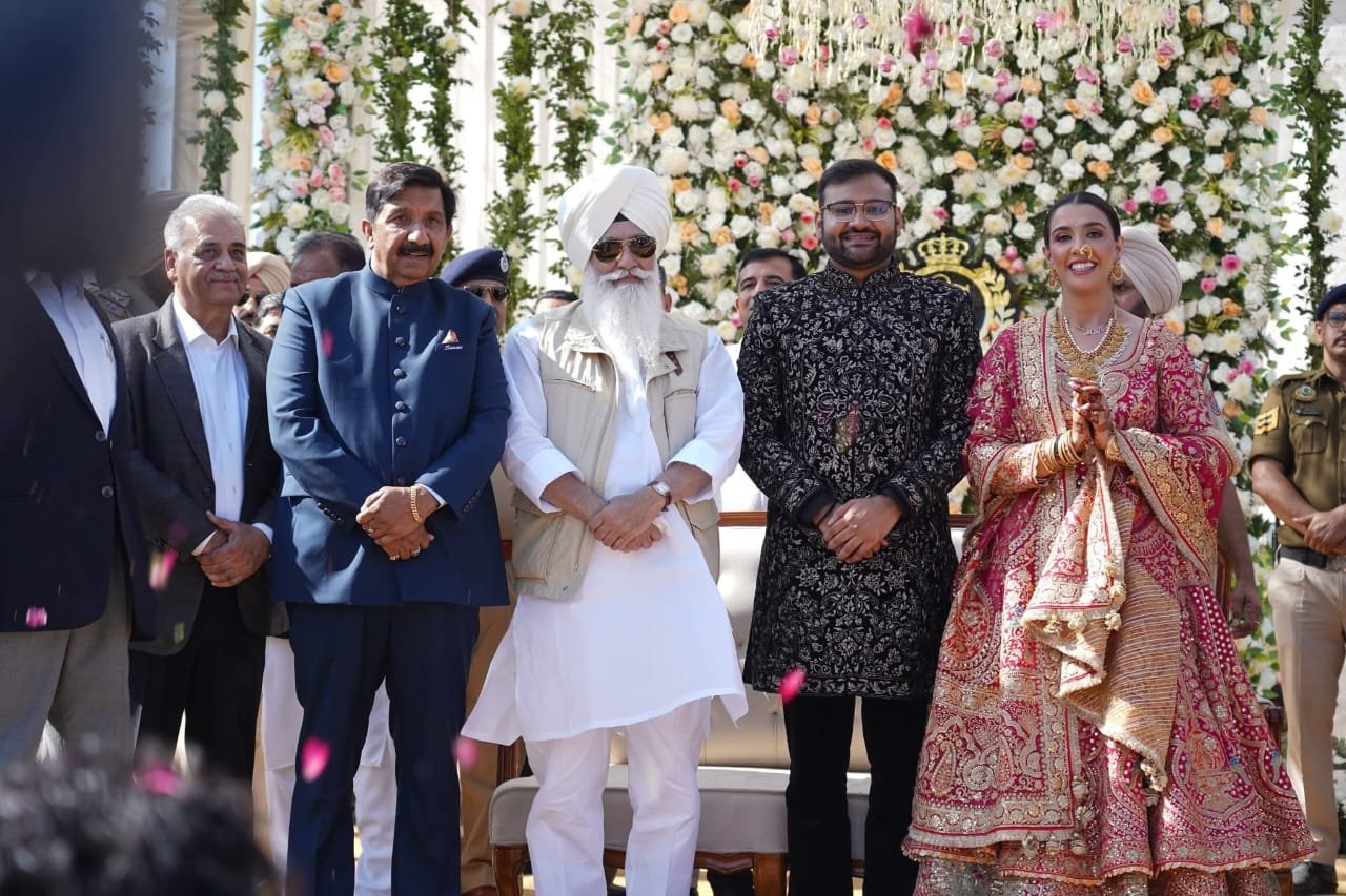 ਬਿਆਸ ਮੁਖੀ ਬਾਬਾ ਗੁਰਿੰਦਰ ਸਿੰਘ ਨੇ ਡਾ. ਆਸਥਾ ਅਗਨੀਹੋਤਰੀ ਦੇ ਵਿਆਹ ‘ਤੇ ਜੋੜੇ ਨੂੰ ਦਿੱਤਾ ਆਸ਼ੀਰਵਾਦ