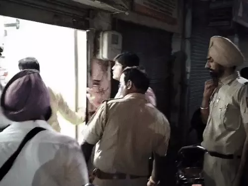 ਅੰਮ੍ਰਿਤਸਰ ਦੀ ਸ਼ਾਸਤਰੀ ਮਾਰਕੀਟ ‘ਚ ਬੰਦੂਕ ਦੀ ਨੋਕ ‘ਤੇ ਲੁੱਟ, ਪੰਜ ਤੋਂ ਵੱਧ ਦੁਕਾਨਾਂ ਤੋਂ ਨਕਦੀ ਚੋਰੀ