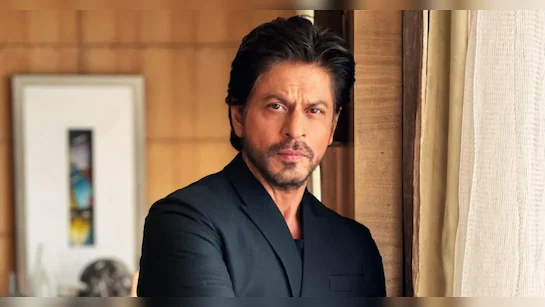 जन्मदिन पर King Khan के लाखों दीवानों का मन्नत के बाहर उमड़ा सैलाब, एक झलक के लिए लगी भीड़