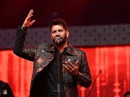 ਵਿਆਹ ਸਮਾਗਮ ਦੌਰਾਨ ਪੁਲਿਸ ਨੇ ਗਾਇਕ ਜਸਬੀਰ ਜੱਸੀ ਦਾ ਕਰਾਇਆ ਸਾਊਂਡ ਬੰਦ, ਫਿਰ ਬਿਨਾਂ ਮਾਈਕ ‘ਤੋਂ ਲਾੜੇ-ਲਾੜੀ ਦਾ ਇੰਜ਼ ਪਵਾਇਆ ਭੰਗੜਾ…