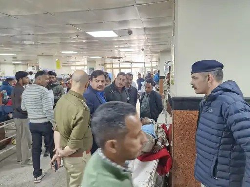 शिमला के कुमारसैन में बड़ा हादसा, नेपाल जा रहा ट्रैवलर पलटा, 29 घायल और 16 की हालत गंभीर