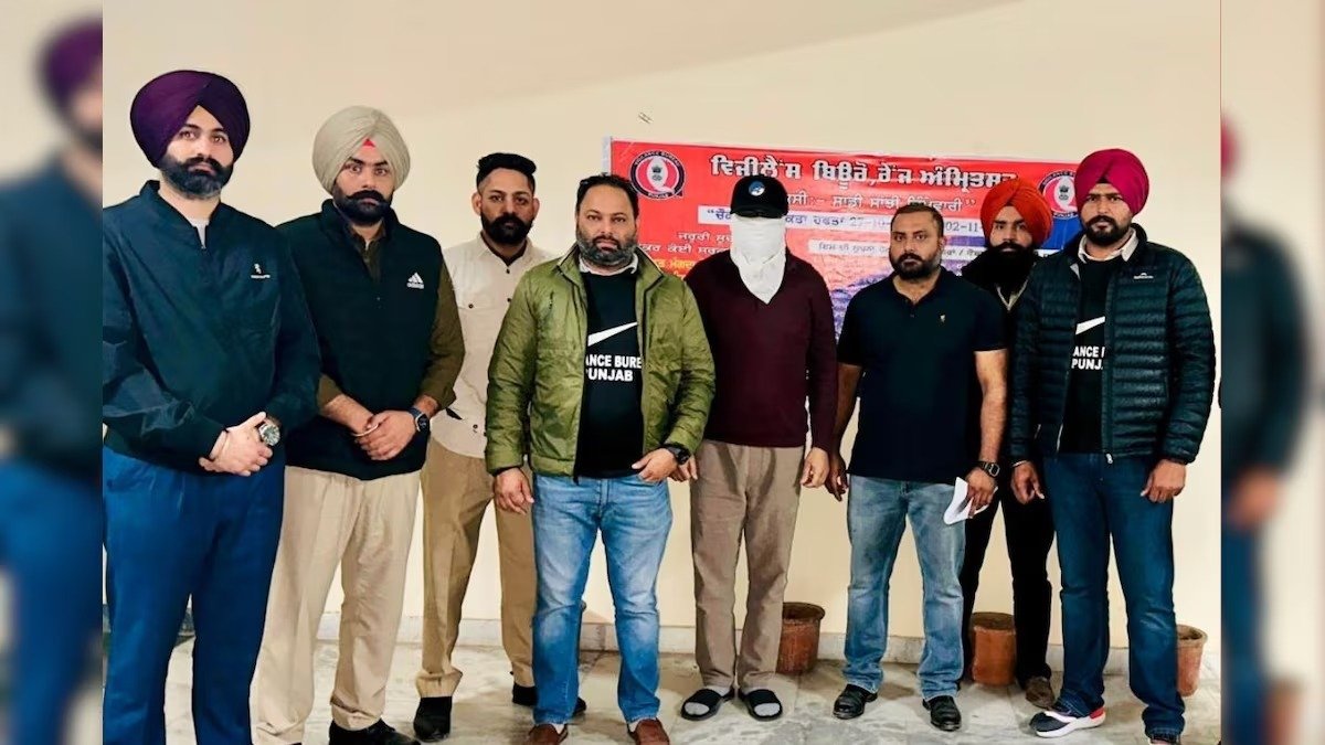 ਵਿਜੀਲੈਂਸ ਬਿਊਰੋ ਵੱਲੋਂ ਐਸ.ਡੀ.ਐਮ ਬਟਾਲਾ ਰਿਸ਼ਵਤ ਲੈਂਦਾ ਰੰਗੇ ਹੱਥੀਂ ਕਾਬੂ