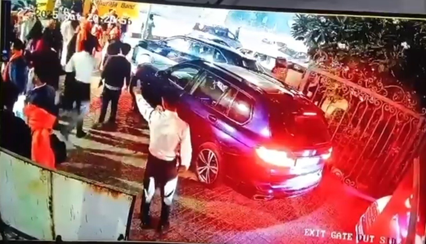 ਬਦਮਾਸ਼ਾਂ ਨੇ ਬਜ਼ੁਰਗ ਔਰਤ ਨੂੰ ਬਣਾਇਆ ਲੁੱਟ ਦਾ ਸ਼ਿਕਾਰ, ਗਲੇ ‘ਚੋਂ 15 ਤੋਲੇ ਸੋਨੇ ਦਾ ਹਾਰ ਖੋਹਿਆ, ਸਾਹਮਣੇ ਆਈ ਸੀਸੀਟੀਵੀ ਫੁਟੇਜ