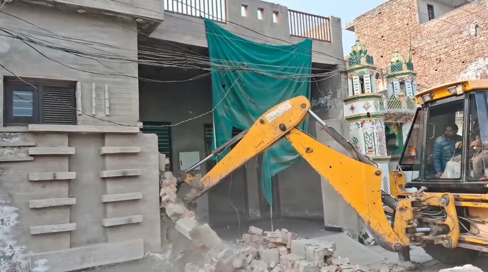 “ਯੁੱਧ ਨਸ਼ਿਆਂ ਵਿਰੁੱਧ” ਮੁਹਿੰਮ ਤਹਿਤ ਕੋਟਕਪੂਰਾ ‘ਚ ਨਸ਼ਾ ਤਸਕਰ ਦੇ ਘਰ ਤੇ ਚੱਲਿਆ ‘ਪੀਲਾ ਪੰਜਾ’