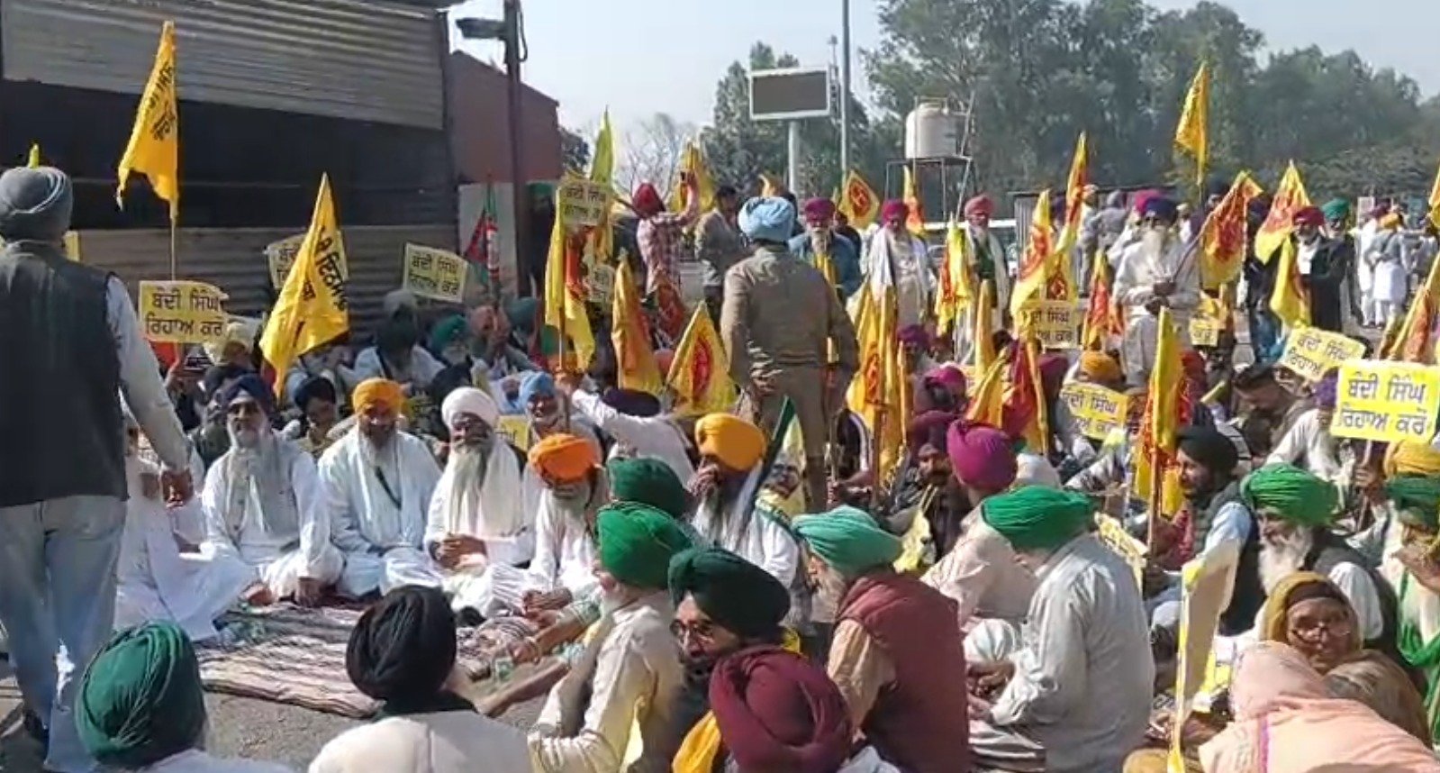 ਅੰਮ੍ਰਿਤਸਰ ਤੋਂ ਦਿੱਲੀ ‘ਇਨਸਾਫ਼ ਮਾਰਚ’ ਲਈ ਕਿਸਾਨ ਰਵਾਨਾ, ਕੈਦੀ ਸਿੰਘਾਂ ਦੀ ਰਿਹਾਈ ਦੀ ਮੰਗ ਨੂੰ ਲੈ ਕੇ ਕਿਸਾਨਾਂ ਦਾ ਵੱਡਾ ਇਕੱਠ