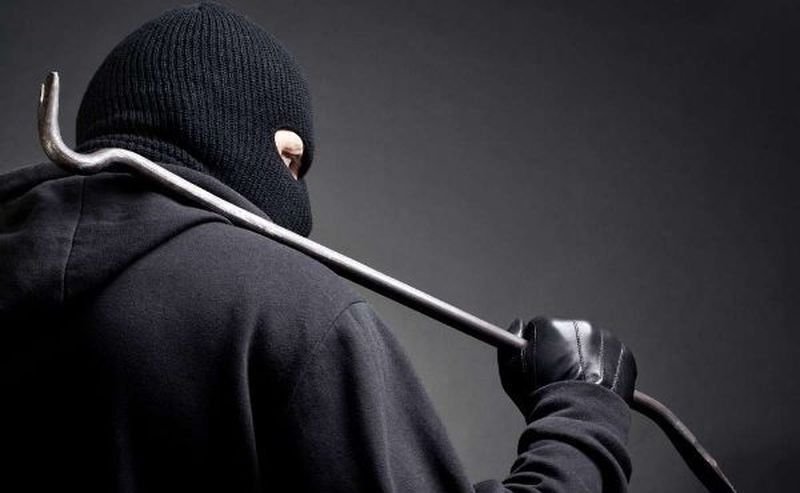 ਅੰਮ੍ਰਿਤਸਰ ‘ਚ ਕੱਪੜੇ ਦੀ ਦੁਕਾਨ ‘ਤੇ ਲੁੱਟ, 3 ਨਕਾਬਪੋਸ਼ ਬਦਮਾਸ਼ ਨਕਦੀ ਤੇ ਸੋਨੇ ਦੇ ਗਹਿਣੇ ਲੈ ਕੇ ਹੋਏ ਫਰਾਰ