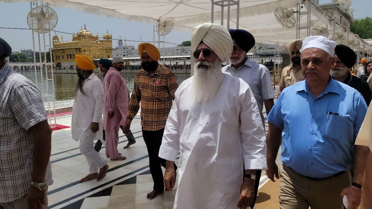 Dera Radha ਸੁਆਮੀ ਬਿਆਸ ਵੱਲੋਂ ਵੱਡਾ ਫੈਸਲਾ , ਡੇਰਾ ਮੁਖੀ ਬਾਬਾ ਗੁਰਿੰਦਰ ਸਿੰਘ ਢਿੱਲੋ ਨਾਲ VIP ਫੋਟੋਆਂ ‘ਤੇ ਪਾਬੰਦੀ