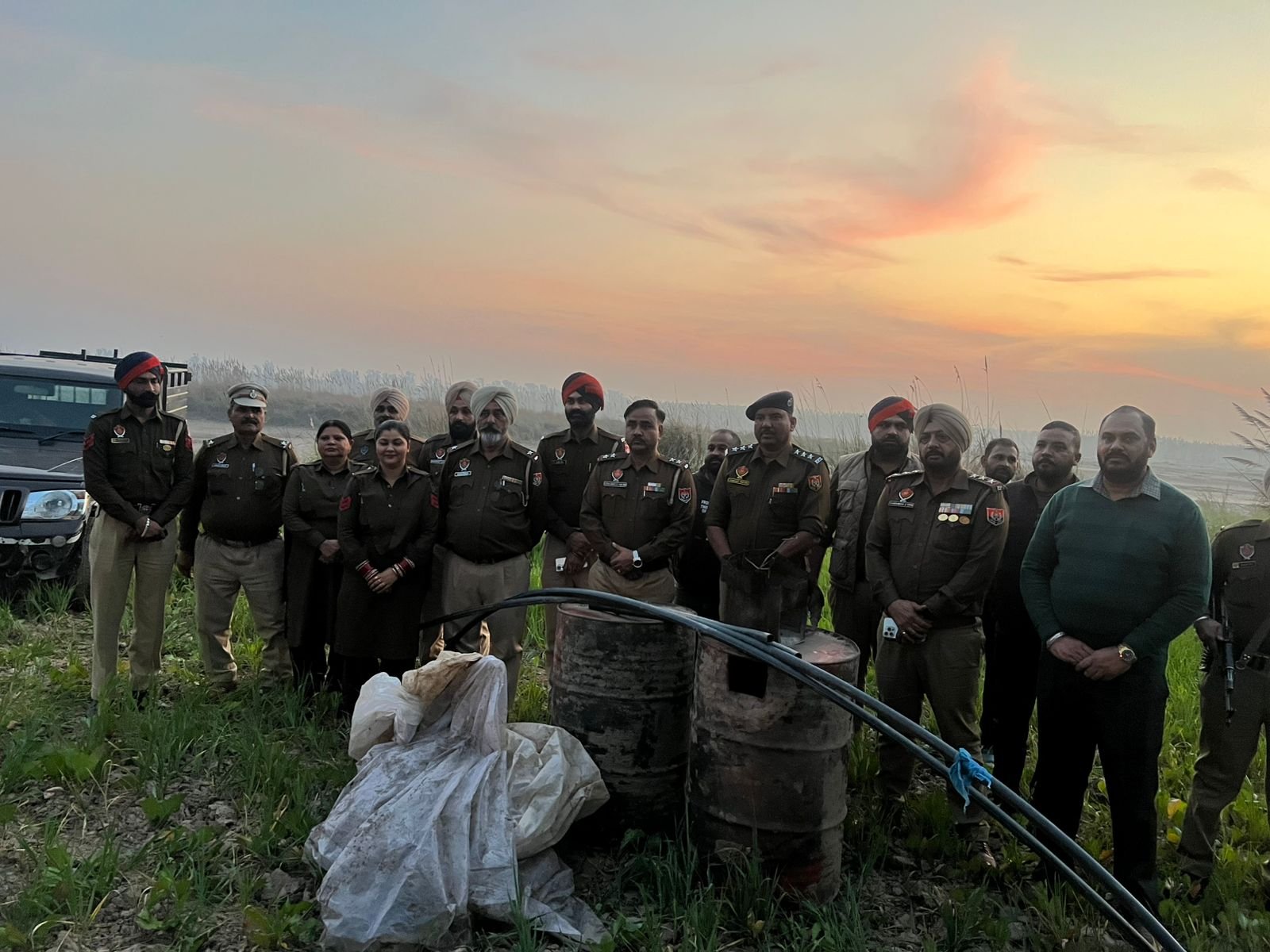 ਪੁਲਿਸ ਨੇ ਚੈਕਿੰਗ ਦੌਰਾਨ 250 ਲੀਟਰ ਅਤੇ 266 ਬੋਤਲਾਂ ਨਾਜਾਇਜ਼ ਸ਼ਰਾਬ ਕੀਤੀ ਜ਼ਬਤ