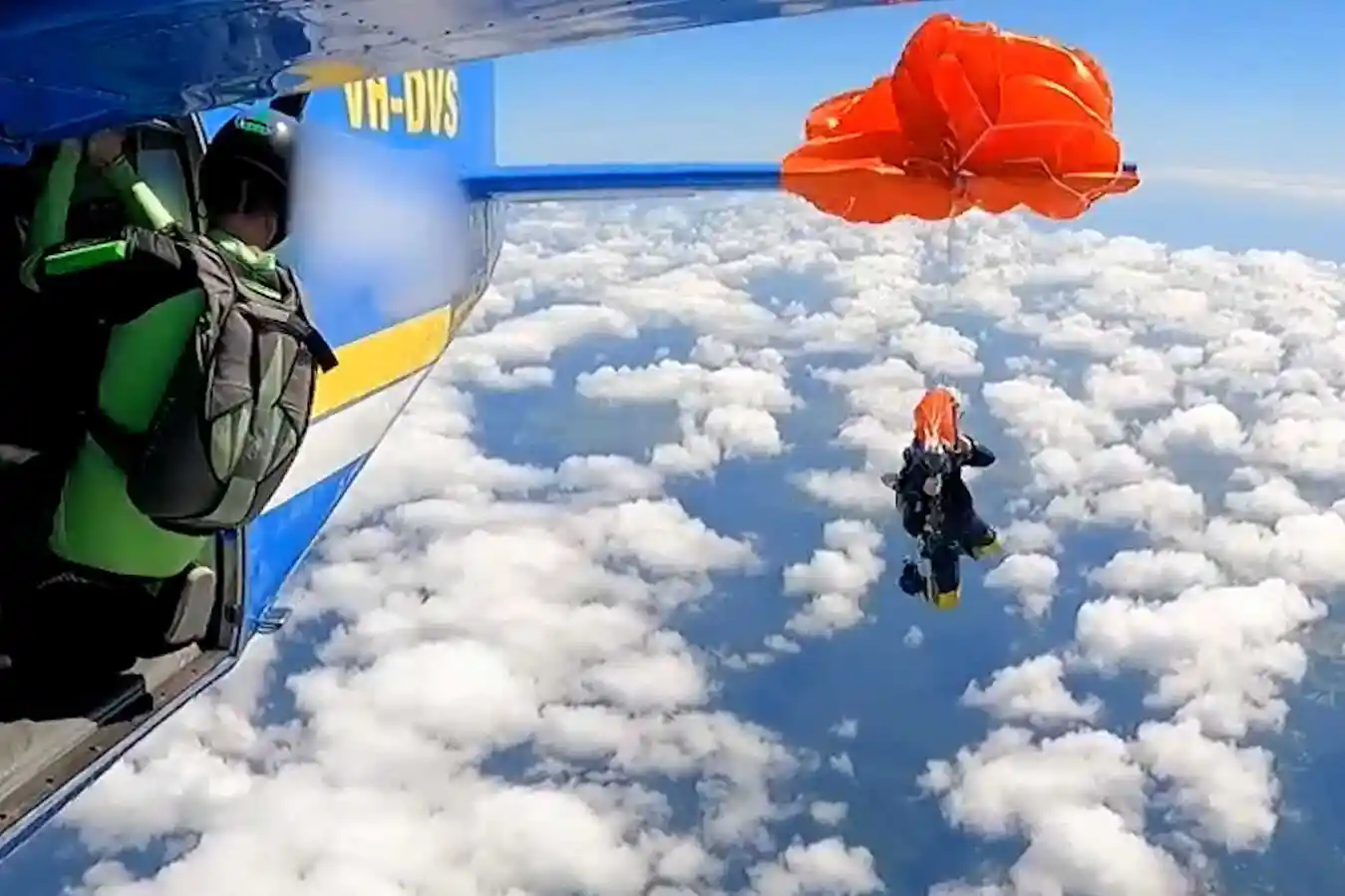 Skydiver ਨੇ 15,000 ਫੁੱਟ ਦੀ ਉਚਾਈ ਤੋਂ ਮਾਰੀ ਛਾਲ, ਪਰ ਜਹਾਜ਼ ਦੀ ਪੂਛ ਵਿੱਚ ਉਲਝ ਗਿਆ ਪੈਰਾਸ਼ੂਟ