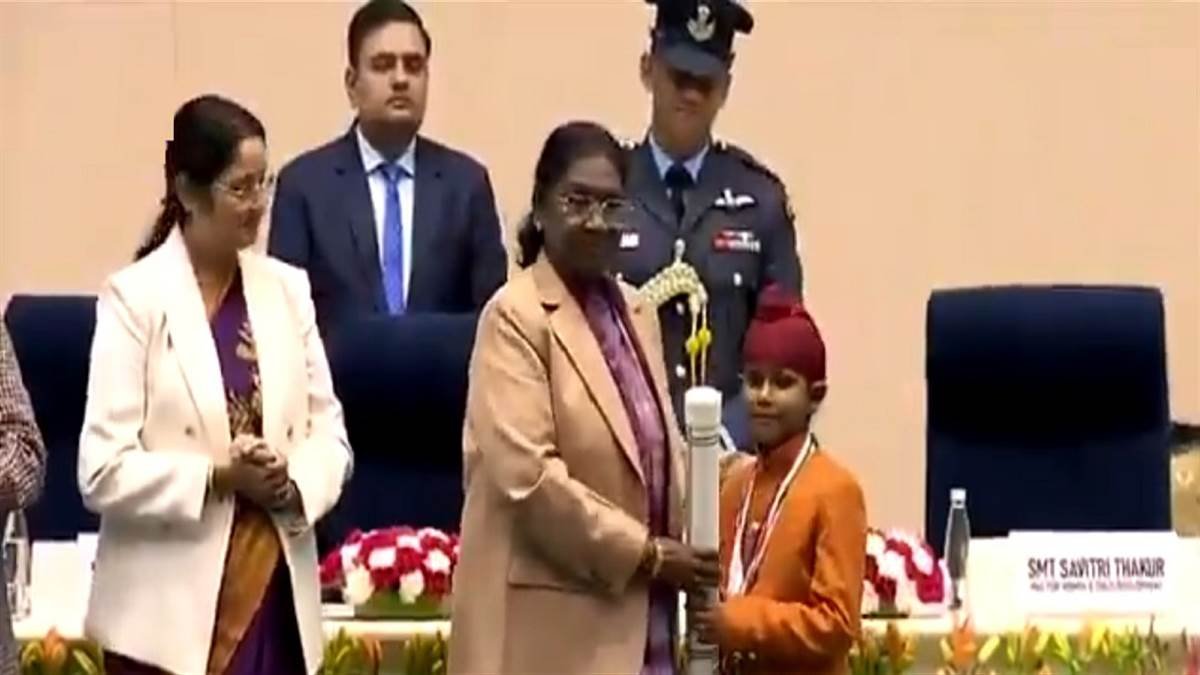 ਆਪ੍ਰੇਸ਼ਨ ਸੰਧੂਰ ਦੇ ਛੋਟੇ ਨਾਇਕ ਸ਼ਰਵਨ ਨੂੰ ਰਾਸ਼ਟਰਪਤੀ ਵਲੋਂ ਮਿਲਿਆ ਪੁਰਸਕਾਰ