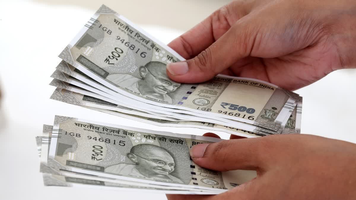 8th Pay Commission: ਸਰਕਾਰੀ ਕਰਮਚਾਰੀਆਂ ਲਈ ਵੱਡੀ ਖ਼ਬਰ! ਗੱਲ ਬਣ ਗਈ ਤਾਂ ਤਨਖਾਹ ਵਿੱਚ ਹੋਵੇਗਾ ਤਗੜਾ ਵਾਧਾ