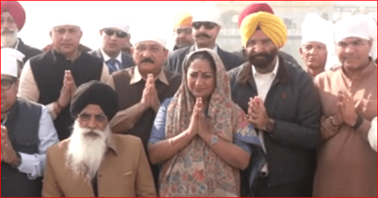 ਦਿੱਲੀ ਦੇ ਮੁੱਖ ਮੰਤਰੀ ਆਪਣੇ ਮੰਤਰੀ ਮੰਡਲ ਸਮੇਤ ਅੱਜ ਸ੍ਰੀ ਹਰਿਮੰਦਰ ਸਾਹਿਬ ਹੋਏ ਨਤਮਸਤਕ