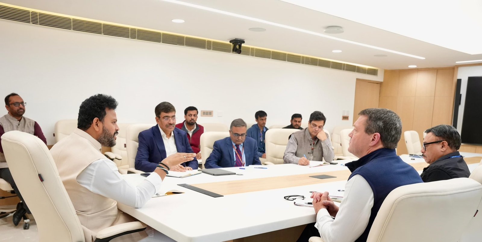 10% ਕਟੌਤੀ, ਰਿਫੰਡ ਵਿਚ ਤੇਜ਼ੀ ਅਤੇ ਬੈਗੇਜ ਸੰਭਾਲ ‘ਤੇ ਸਖ਼ਤੀ — ਸਰਕਾਰ ਦੀ ਕਾਰਵਾਈ ਤੋਂ ਬਾਅਦ ਇੰਡੀਗੋ ਮੰਨ ਗਈ