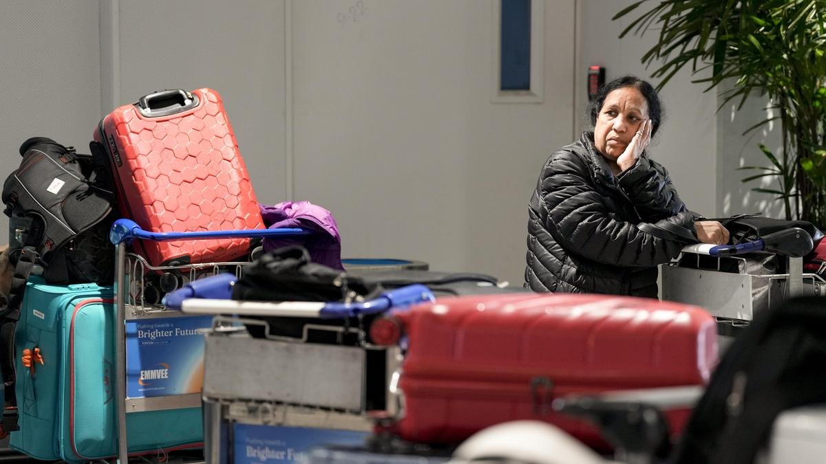 Indigo Flight crises ਨਾਲ ਕਿਵੇਂ ਯਾਤਰੀਆਂ ਦੀ ਜਿੰਦਗੀ ਹੋਈ ਪ੍ਰਭਾਵਿਤ ; ਜਾਣੋ ਯਾਤਰੀਆਂ ਦੀ ਕਹਾਣੀ