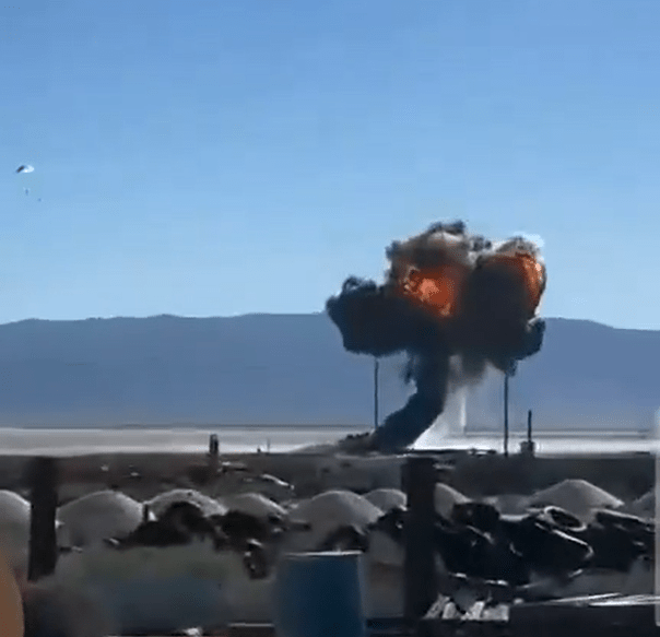 ਕੈਲੀਫੋਰਨੀਆ ‘ਚ F-16 ਜੰਗੀ ਜਹਾਜ਼ ਕਰੈਸ਼, ਪਾਇਲਟ ਸਮੇਂ ਸਿਰ ਬਾਹਰ ਨਿਕਲਿਆ — ਇਲਾਜ ਜਾਰੀ