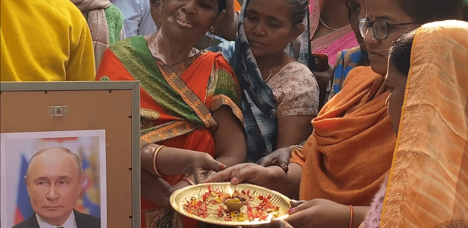 ਪੁਤਿਨ ਦੇ ਭਾਰਤ ਦੌਰੇ ਤੋਂ ਪਹਿਲਾਂ ਵਾਰਾਣਸੀ ਵਿੱਚ ਉਤਸ਼ਾਹ ਦੀ ਲਹਿਰ, ਲੋਕਾਂ ਨੇ ਕੀਤੀ ਫੋਟੋ ਦੀ ਆਰਤੀ ਅਤੇ ਸਵਾਗਤ ਮਾਰਚ