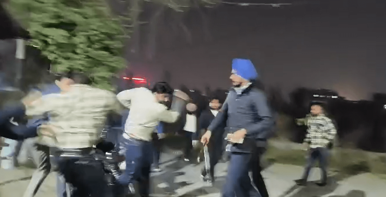 ਅੰਮ੍ਰਿਤਸਰ ਦੇ ਬਟਾਲਾ ਰੋਡ ’ਤੇ ਗੁੰਡਾਗਰਦੀ: 15–20 ਹਥਿਆਰਬੰਦ ਨੌਜਵਾਨਾਂ ਦਾ ਹਮਲਾ, ਕਾਰ ਵਾਸ਼ ਮਾਲਕ ਤੋਂ ਲੁੱਟ ਅਤੇ ਮਾਰਪੀਟ
