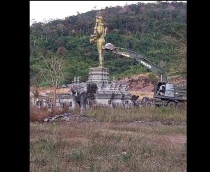 ਥਾਈ ਸੈਨਿਕਾਂ ਨੇ ਭਗਵਾਨ ਵਿਸ਼ਨੂੰ ਦੀ 30 ਫੁੱਟ ਉੱਚੀ ਮੂਰਤੀ ਨੂੰ ਕੀਤਾ ਤਬਾਹ,ਸ਼ਰਧਾਲੂਆਂ ਦੀਆਂ ਭਾਵਨਾਵਾਂ ਨੂੰ ਠੇਸ ਪਹੁੰਚਾਈ