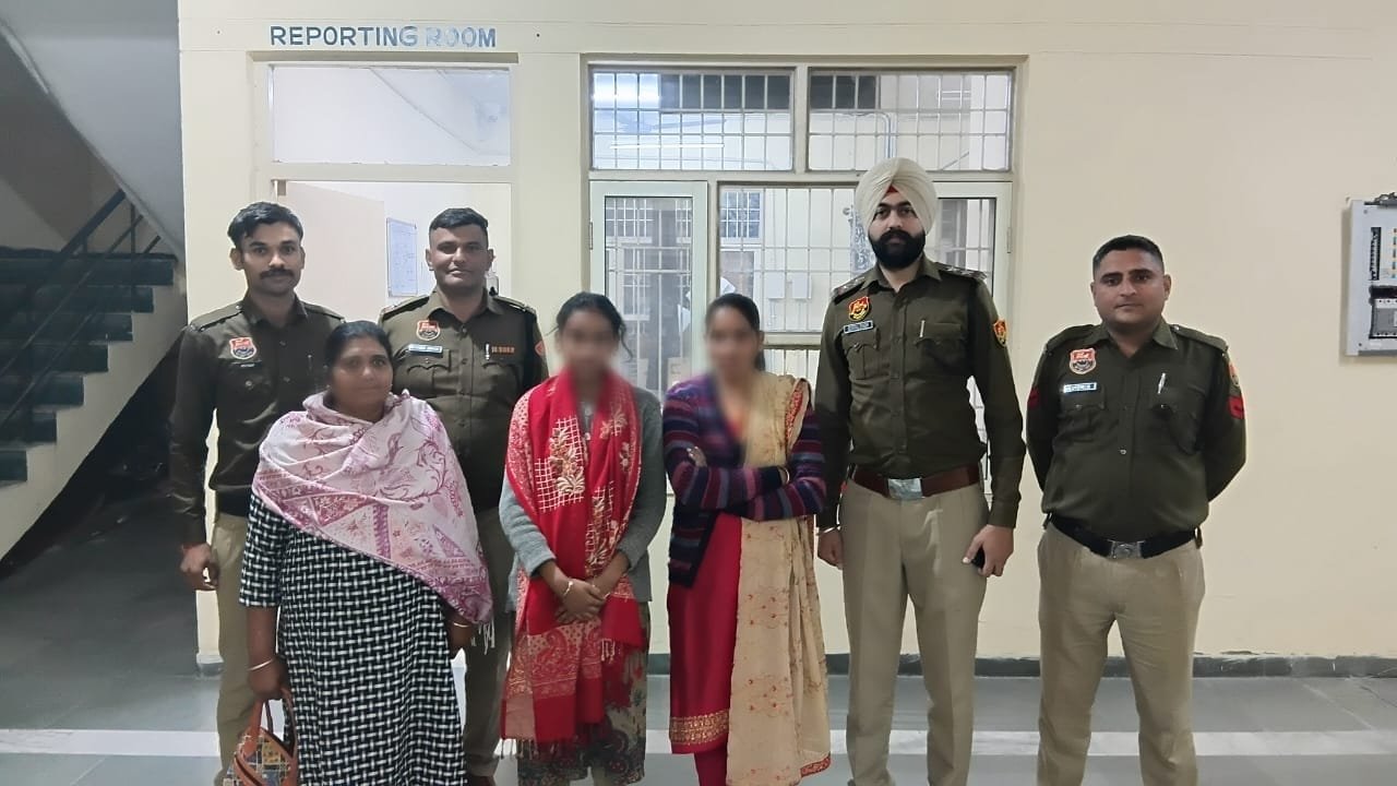 पंचकूला पुलिस की ईआरवी कर गई कमाल, बोलने व सुनने में असमर्थ युवती को परिवार से मिलवाया