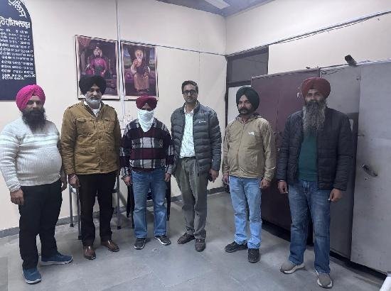 ਪਟਵਾਰੀ 8000 ਰੁਪਏ ਰਿਸ਼ਵਤ ਲੈਂਦਾ ਰੰਗੇ ਹੱਥੀਂ ਕਾਬੂ