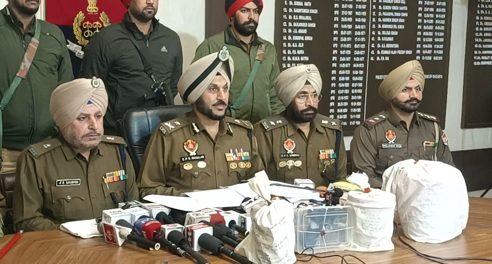 ਪੰਜਾਬ ਪੁਲਿਸ ਦੀ ਵੱਡੀ ਕਾਰਵਾਈ, ਅੰਤਰਰਾਸ਼ਟਰੀ ਡਰੱਗ ਤਸਕਰਾਂ ਦਾ ਪਰਦਾਫਾਸ਼, 7 ਮੁਲਜ਼ਮ ਗ੍ਰਿਫ਼ਤਾਰ