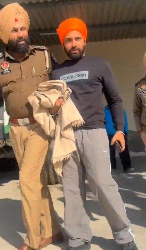 ਬਰਨਾਲਾ ਪੁਲਿਸ ਨੇ ਹਿਰਾਸਤ ਵਿੱਚ ਲਿਆ ਭਾਨਾ ਸਿੱਧੂ, ਸਮਰਥਕਾਂ ਨੇ ਪੁਲਿਸ ਕਾਰਵਾਈ ਦਾ ਕੀਤਾ ਵਿਰੋਧ
