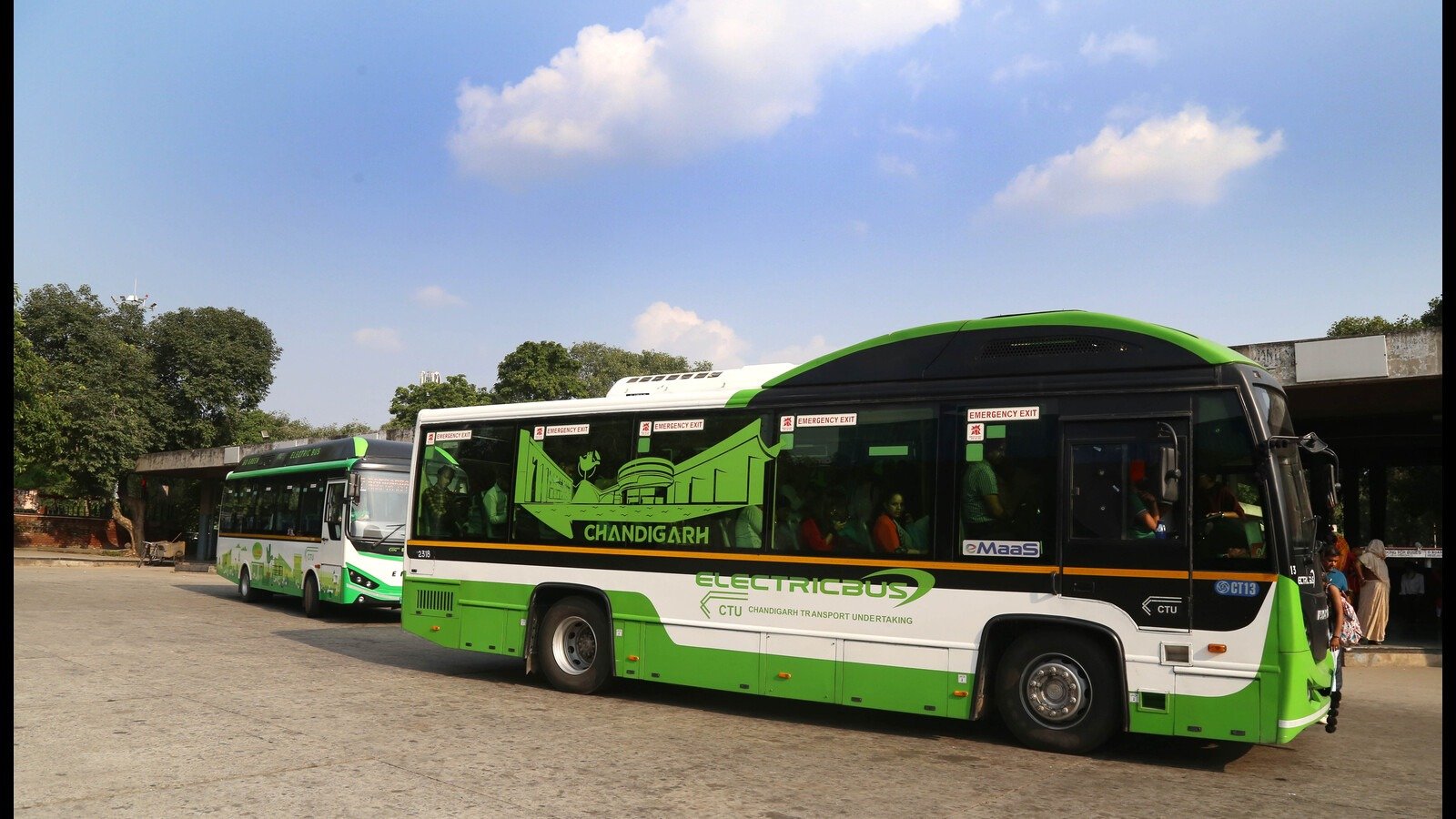 Chandigarh ‘ਚ ਵੱਧਦੇ ਪ੍ਰਦੂਸ਼ਣ ਨੂੰ ਵੇਖਦੇ ਇੱਕ ਹੋਰ ਵੱਡਾ ਕਦਮ, ਸੜਕਾਂ ‘ਤੇ ਦੌੜਨਗੀਆਂ 15 ਹੋਰ Electric ਬੱਸਾਂ