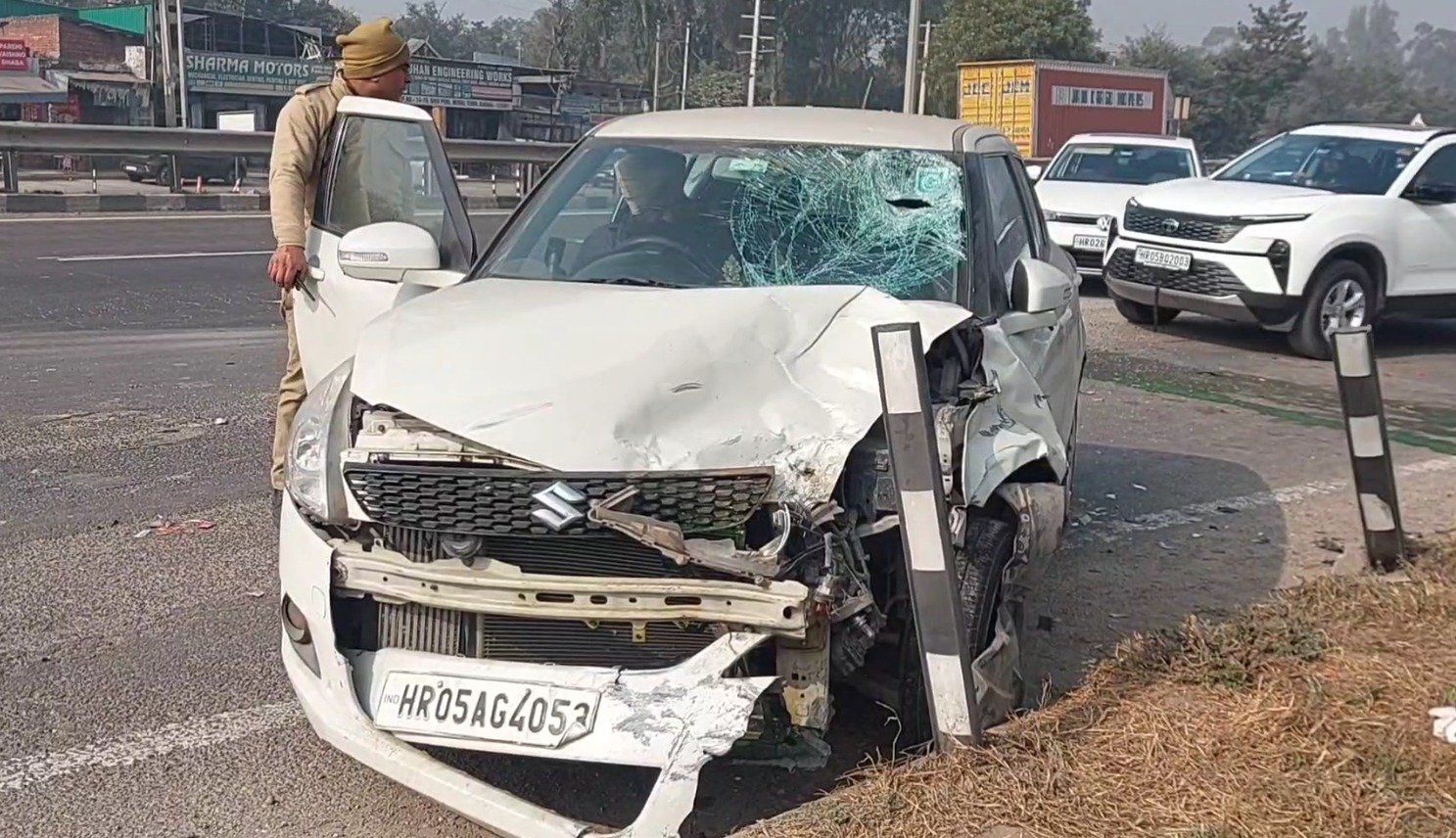 ਭਿਆਨਕ ਸੜਕ ਹਾਦਸਾ! ਵਾਹਨਾਂ ਦੀ ਹੋਈ ਜ਼ਬਰਦਸਤ ਟੱਕਰ, ਦੋ ਲੋਕ ਗੰਭੀਰ ਜਖ਼ਮੀ