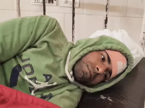 ਅੰਮ੍ਰਿਤਸਰ ਫੈਕਟਰੀ ‘ਚ ਪ੍ਰਵਾਸੀ ਮਜ਼ਦੂਰਾਂ ‘ਤੇ ਹਮਲਾ, JCB ਡਰਾਈਵਰ ਦੇ ਸ਼ੱਕ ਨੇ ਛੇੜ ਦਿੱਤਾ ਵਿਵਾਦ, ਮੁਲਜ਼ਮਾਂ ਦੀ ਭਾਲ  ‘ਚ ਜੁਟੀ ਪੁਲਿਸ