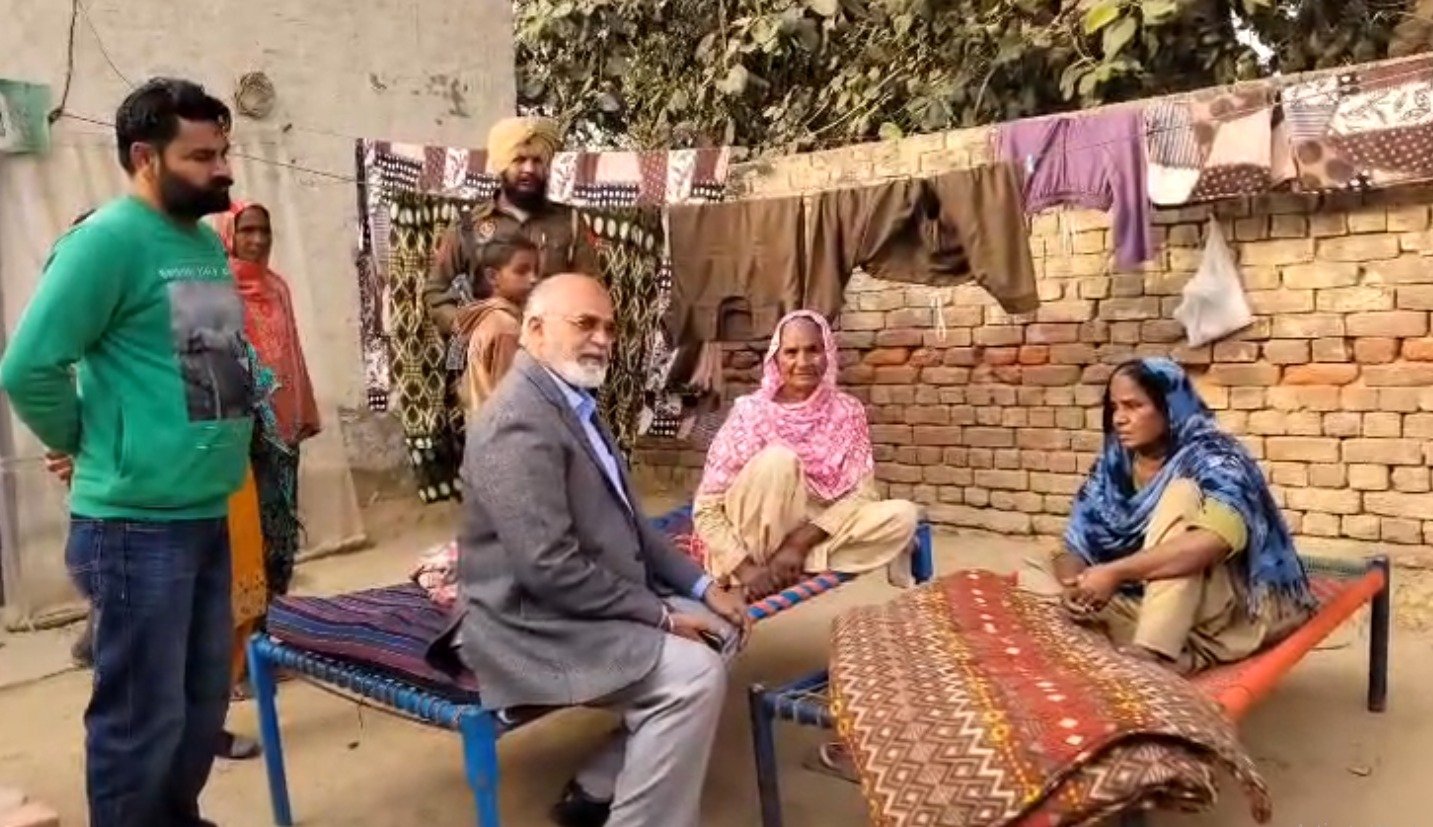 ਬਠਿੰਡਾ ‘ਚ ਨਸ਼ੇ ਨਾਲ ਹੋਈ ਨੌਜਵਾਨ ਦੀ ਮੌਤ ‘ਤੇ ਸਾਬਕਾ ਡਿਪਟੀ ਡਾਇਰੈਕਟਰ ਨਿਰੰਜਨ ਸਿੰਘ ਨੇ ਪਰਿਵਾਰ ਨਾਲ ਕੀਤਾ ਦੁੱਖ ਸਾਂਝਾ, ਕਾਨੂੰਨ ਵਿਵਸਥਾ ‘ਤੇ ਚੁੱਕੇ ਗੰਭੀਰ ਸਵਾਲ