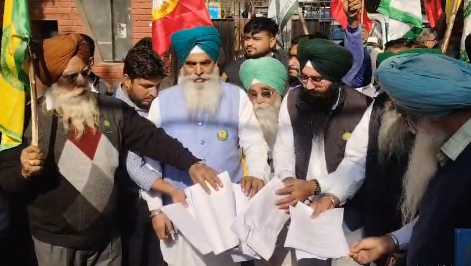 ਬਿਜਲੀ ਬਿੱਲਾਂ ਦੇ ਵਿਰੋਧ ਨੂੰ ਲੈਕੇ ਕਿਸਾਨਾਂ ਨੇ ਕੀਤਾ ਰੋਸ ਪ੍ਰਦਰਸ਼ਨ, ਭਲਕੇ ਚੰਡੀਗੜ੍ਹ ਕਿਸਾਨ ਭਵਨ ਹੋਵੇਗੀ ਮੀਟਿੰਗ