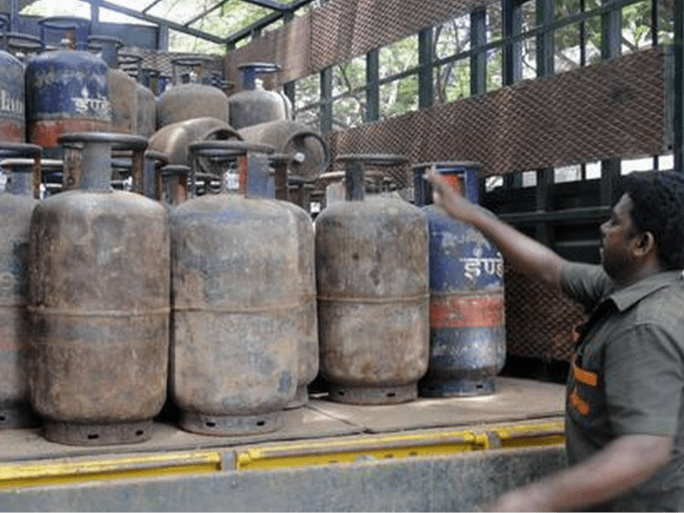 LPG Price Cut: ਸਸਤਾ ਹੋਇਆ LPG ਸਿਲੰਡਰ, ਕਮਰਸ਼ੀਅਲ ਗੈਸ ਸਿਲੰਡਰ ‘ਤੇ 10 ਰੁਪਏ ਦੀ ਹੋਈ ਕਟੌਤੀ