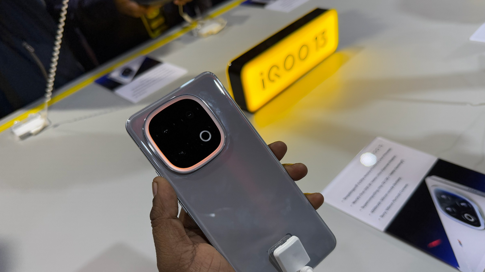 YEAR ENDER 2025: OnePlus ਤੋਂ Apple ਤੱਕ, ਜਾਣੋ ਕਿਹੜੇ ਸਮਾਰਟਫੋਨ Features ਨਾਲ  ਭਰਪੂਰ