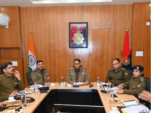 ਚੰਡੀਗੜ੍ਹ ਵਿੱਚ ਅੱਜ ਤੋਂ ਚਲਾਨ ਜਾਰੀ ਕੀਤੇ ਜਾਣਗੇ: ਡੀਜੀਪੀ ਨੇ ਪੁਲਿਸ ਅਧਿਕਾਰੀਆਂ ਦੀ ਲਈ ਕਲਾਸ, ਪੁੱਛਿਆ- ਪੁਲਿਸ ਸਟੇਸ਼ਨ ਇੰਚਾਰਜ ਦੀ ਨਿਯੁਕਤੀ ਲਈ ਇੰਨੀਆਂ ਸਿਫ਼ਾਰਸ਼ਾਂ ਕਿਉਂ ਆ ਰਹੀਆਂ ਹਨ?