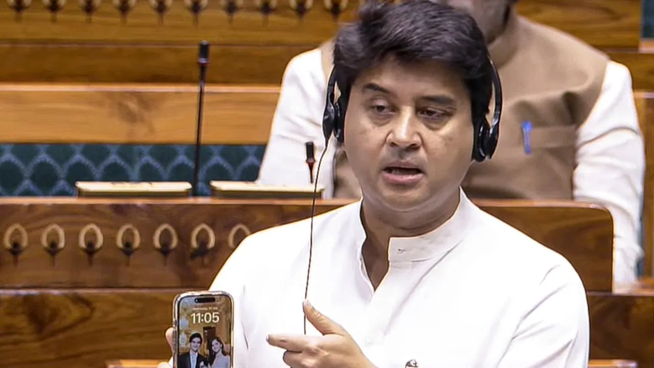 ਸੰਚਾਰ ਸਾਥੀ ਐਪ ਵਿਕਲਪਿਕ ਹੈ ਤੇ ਇਸਨੂੰ ਡਲੀਟ ਕੀਤਾ ਜਾ ਸਕਦਾ ਹੈ… ਜਯੋਤੀਰਾਦਿੱਤਿਆ ਸਿੰਧੀਆ ਨੇ ਕਿਹਾ- ਵਿਰੋਧੀ ਧਿਰ ਭੰਬਲਭੂਸਾ ਪੈਦਾ ਕਰ ਰਹੀ ਹੈ